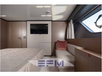 FERRETTI 780