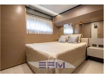 FERRETTI 780