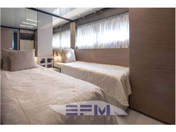 FERRETTI 780