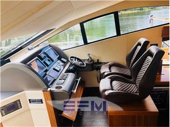 SUNSEEKER MANHATTAN 52