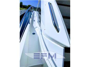 SUNSEEKER MANHATTAN 52
