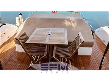 SUNSEEKER MANHATTAN 52