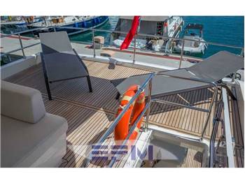 PRESTIGE YACHTS 750