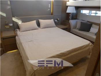 PRESTIGE YACHTS 750