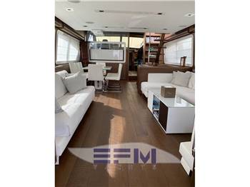 FERRETTI 800