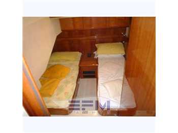 Ferretti 57