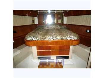 Ferretti 57