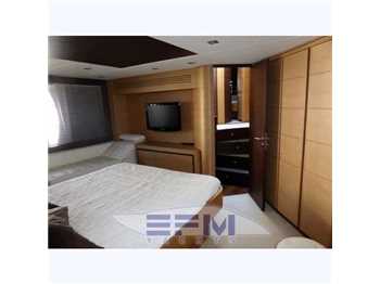 Pershing 72