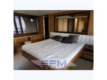 Pershing 72