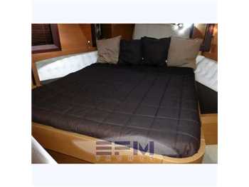 Pershing 72