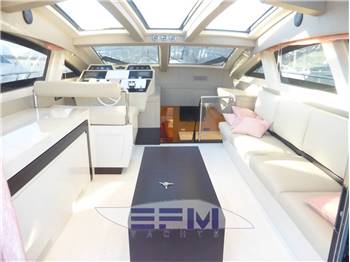 ITALIAN YACHTS JAGUAR 72