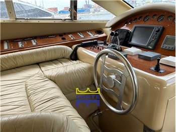 Ferretti Yachts 430