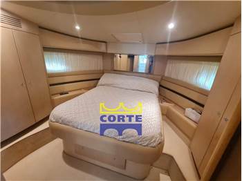 Ferretti Yachts 550
