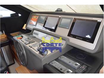 Ferretti Yachts 780