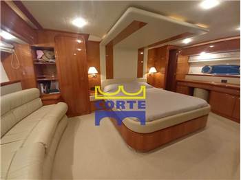 Ferretti Yachts 760