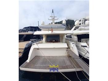 Ferretti Yachts 760