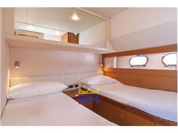 Ferretti Yachts 681
