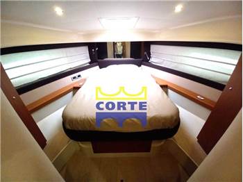 Ferretti Yachts 470