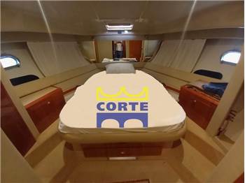 Ferretti Yachts 430