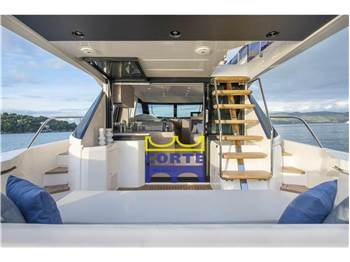 Ferretti Yachts 500
