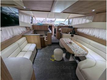 Princess Yachts 52