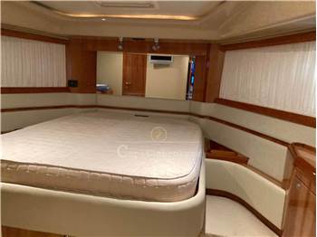 Ferretti Yachts 590