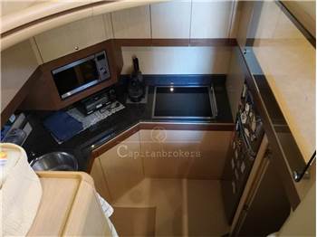 Ferretti Yachts 550