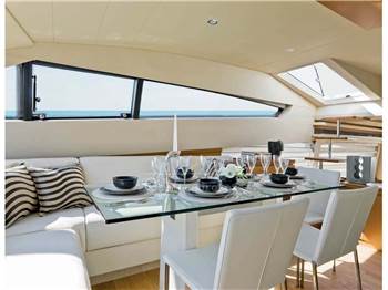 Ferretti Yachts 681