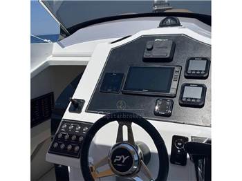 PY Yacht 10 Cabin