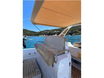 PY Yacht 10 Cabin