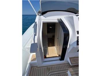 PY Yacht 10 Cabin
