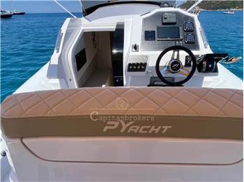 PY Yacht 10 Cabin