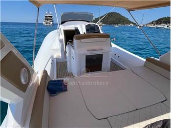 PY Yacht 10 Cabin
