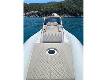 PY Yacht 10 Cabin