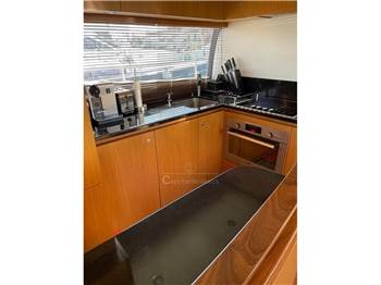 FERRETTI YACHTS 630