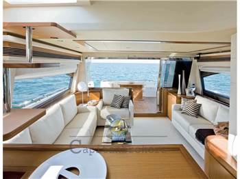 Ferretti Yachts 681