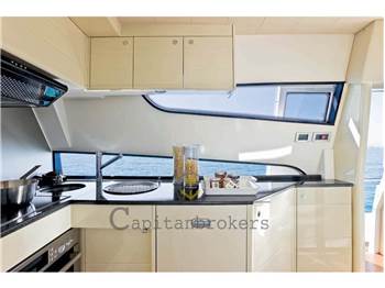 Ferretti Yachts 681