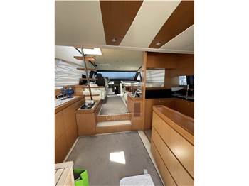 Ferretti Yachts 592