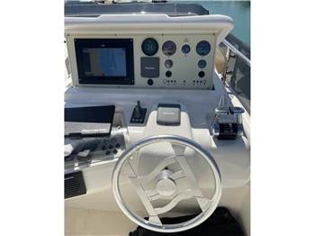 Ferretti Yachts 592