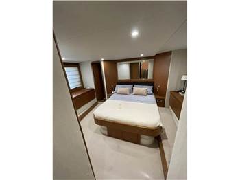 Ferretti Yachts 592