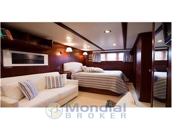Explorer trawler 33