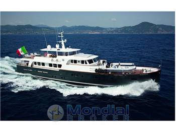 Explorer trawler 33