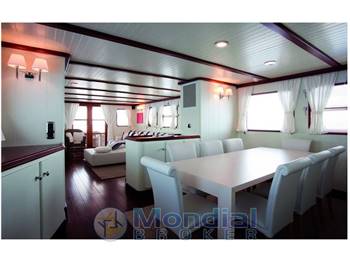 Explorer trawler 33