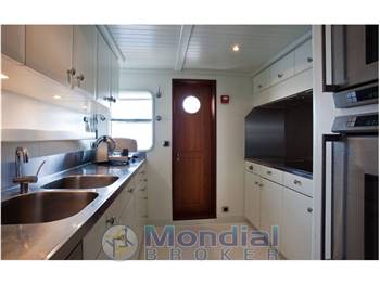 Explorer trawler 33