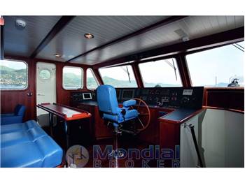 Explorer trawler 33