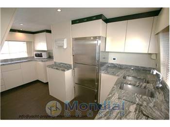 Explorer Trawler 79'