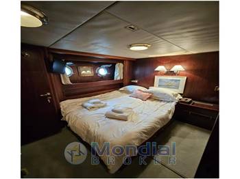 Benetti 79 raised pilot house