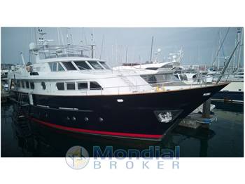 Benetti 79 raised pilot house