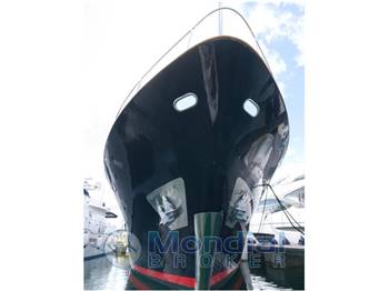 Benetti 79 raised pilot house