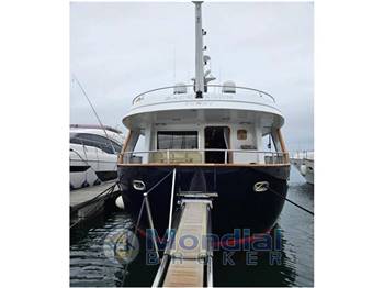 Benetti 79 raised pilot house
